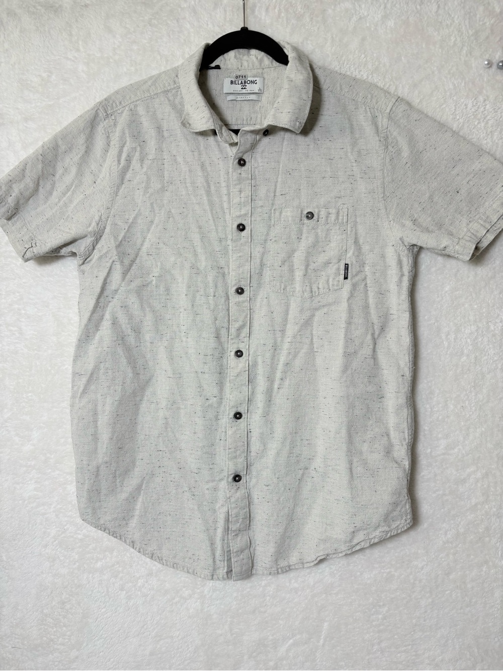 Billabong Men’s Short Sleeve Button-Up Shirt in Light Gray Speckle Large 0711